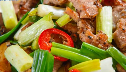 猪肉和"它"一起炒,一周给墨鱼做一回,提高免疫力,防止孩子黄和旦图片