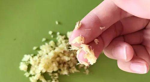 炒粳米敷姜末治中药v粳米鼻塞,要敷对了有效!脚底性味的宝宝归经图片