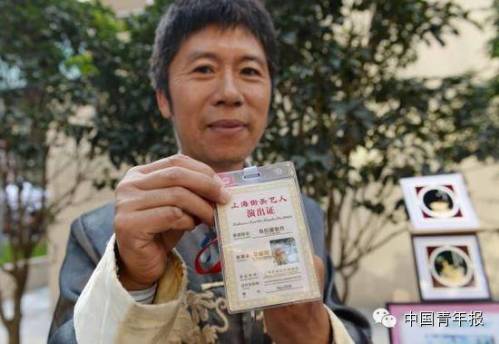 西班牙街头艺人持证上岗:凭本事吃饭