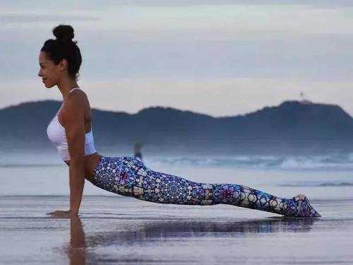 我又来分享干货了 上犬式6大细节和3个发力点 练完腰很轻松 平安健康 我又来分享干货了 上犬式6大细节和3个发力点 练完腰很轻松 平安健康