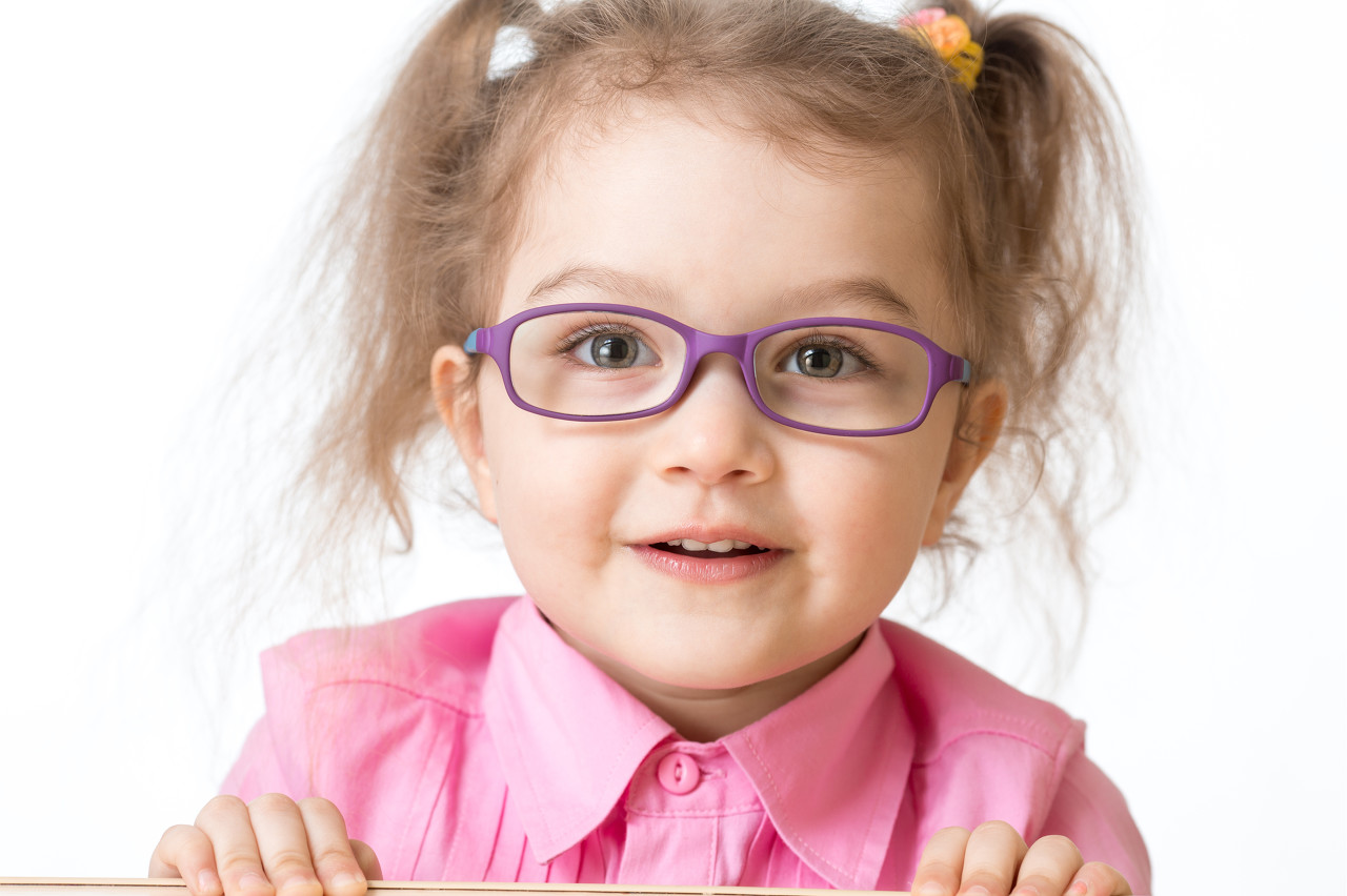 戴眼镜孩子素材-戴眼镜孩子图片-戴眼镜孩子素材图片下载-觅知网